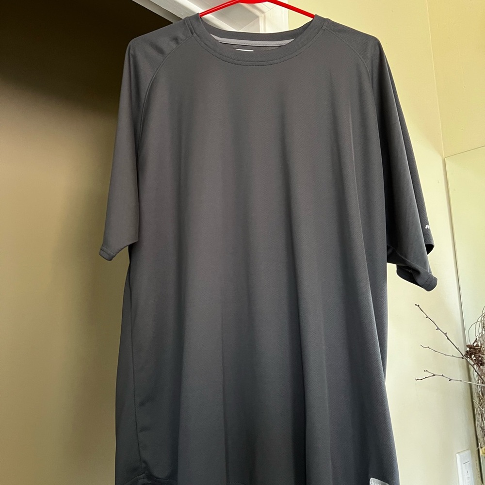 New without Tag Men’s Russell Athletic Gray Short Sleeve Tee